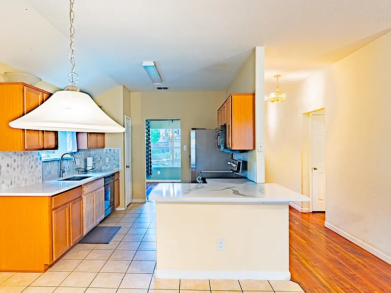 1906 Castaway Dr — Photo 11