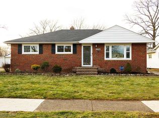 1296 Bonnie Ln, Mayfield Heights, OH 44124