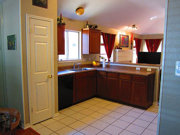 5th image of 1307 River Oak Dr