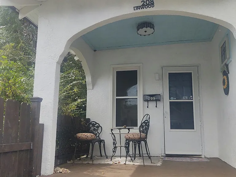 208 Linwood Ave — Photo 3