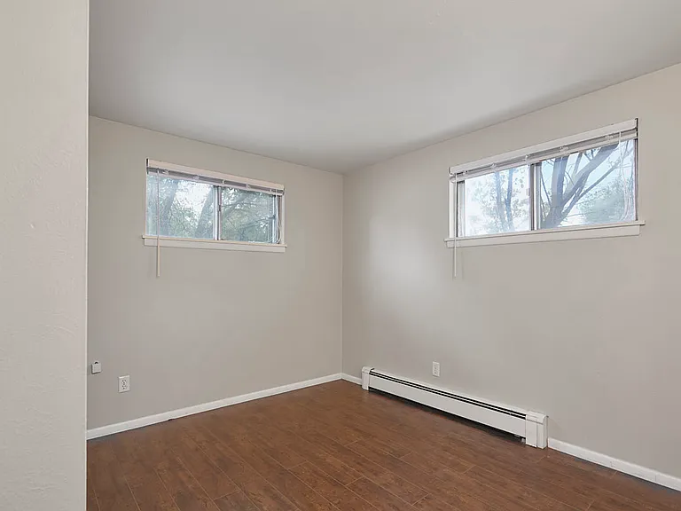 241 Elmwood Dr — Photo 5