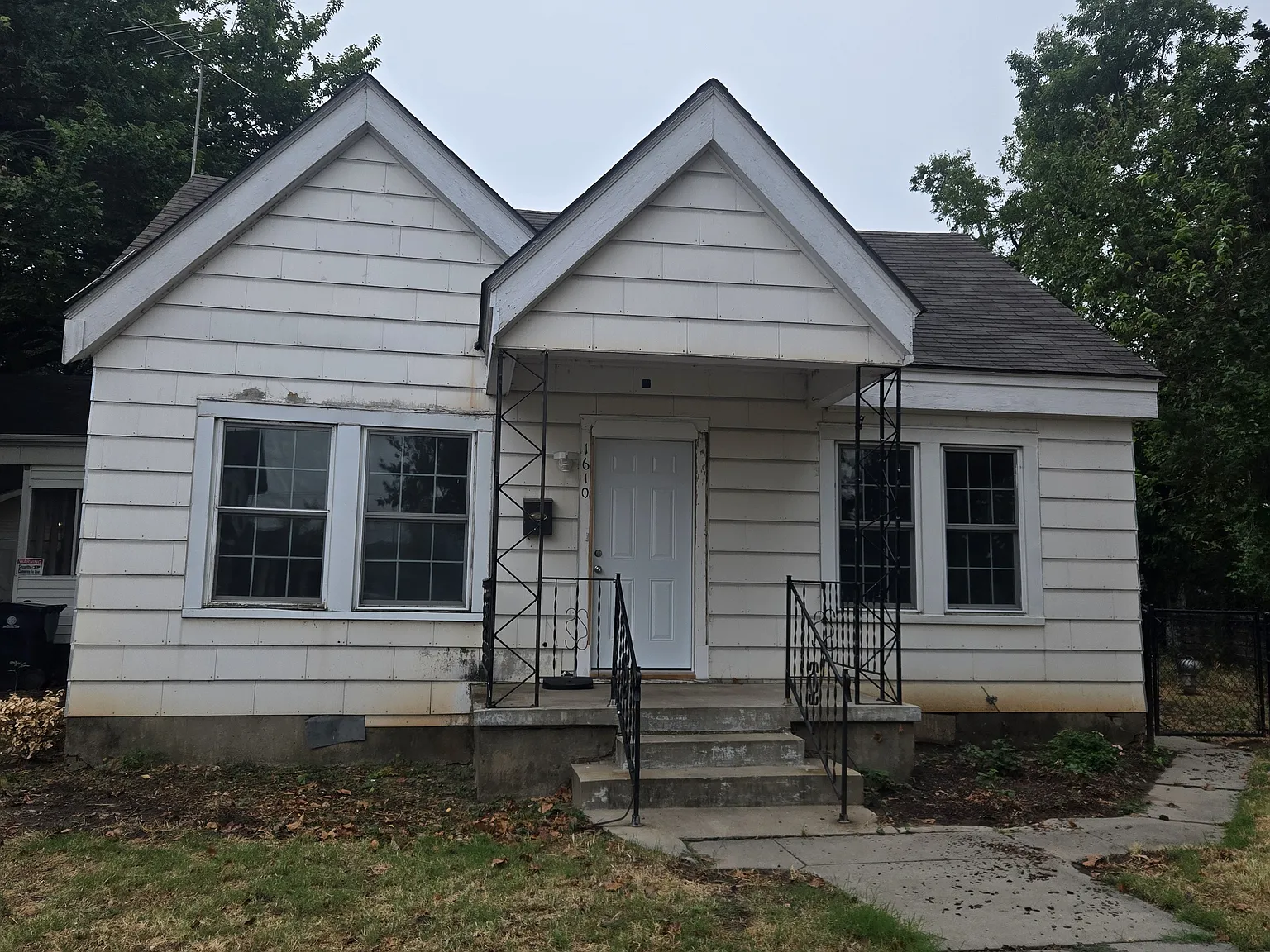 3 bed, 1236 sqft, $1,300 — Photo 2