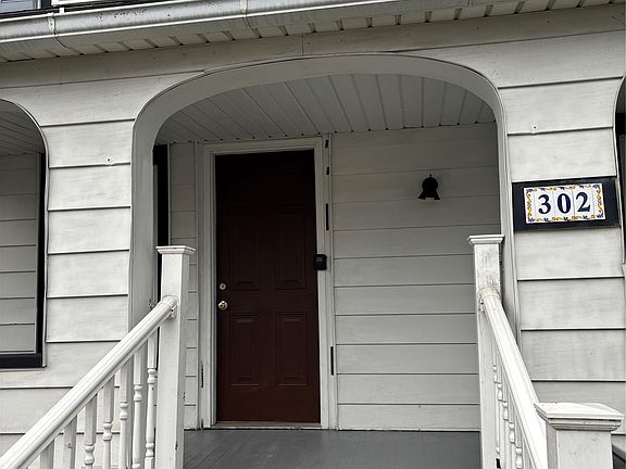 4th image of 302 Squires Ave