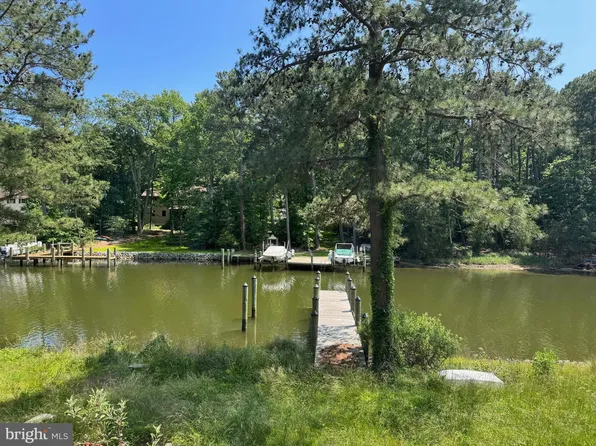 251 Cove Dr, Lusby, MD 20657