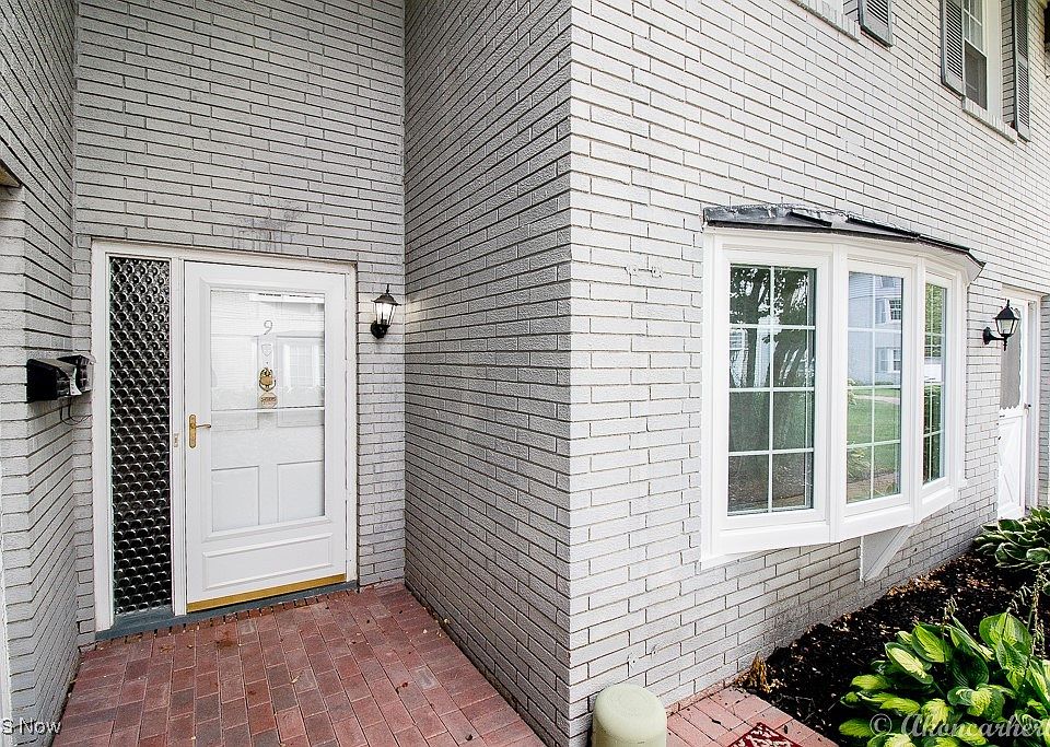 1st image of 3 Meadowlawn Dr Unit 9
