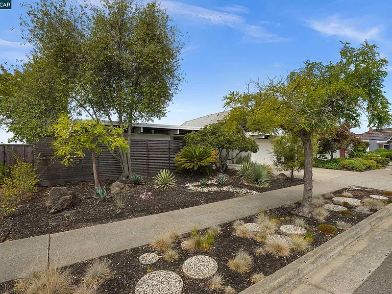 8021 Shay Dr — Photo 57