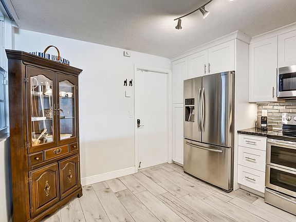 5th image of 1291 Sorrento Drive #1291