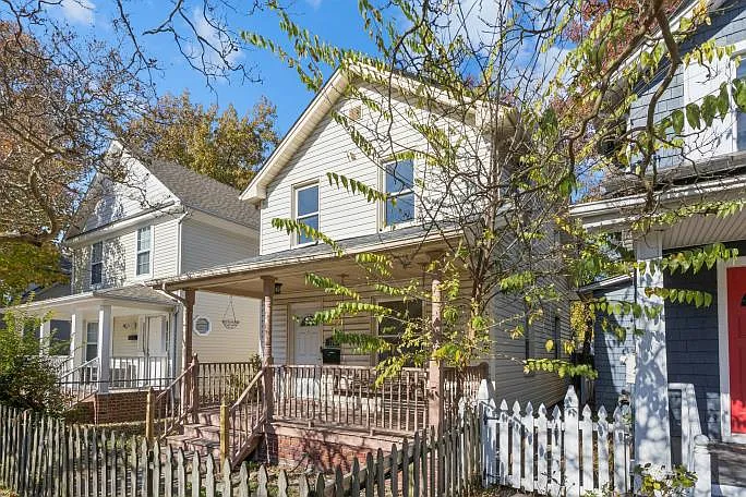 2 bed, 1.5 bath, 1123 sqft, $1,900 — Photo 3