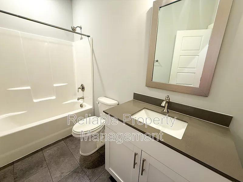 3 bed, 2.5 bath, $1,795 — Photo 2
