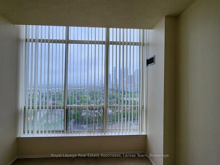 55 Elm Dr W #Penthouse 02 — Photo 12