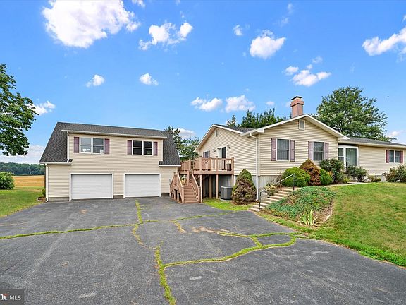 4th image of 1285 Tuxward Rd