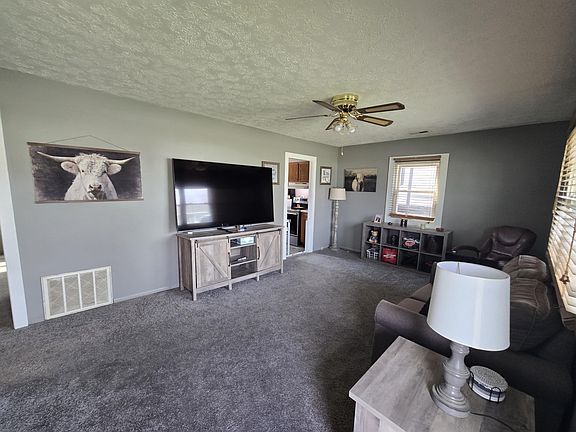 3rd image of 2745 Share St