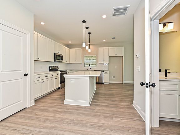 5th image of 1461 Riverview Rd