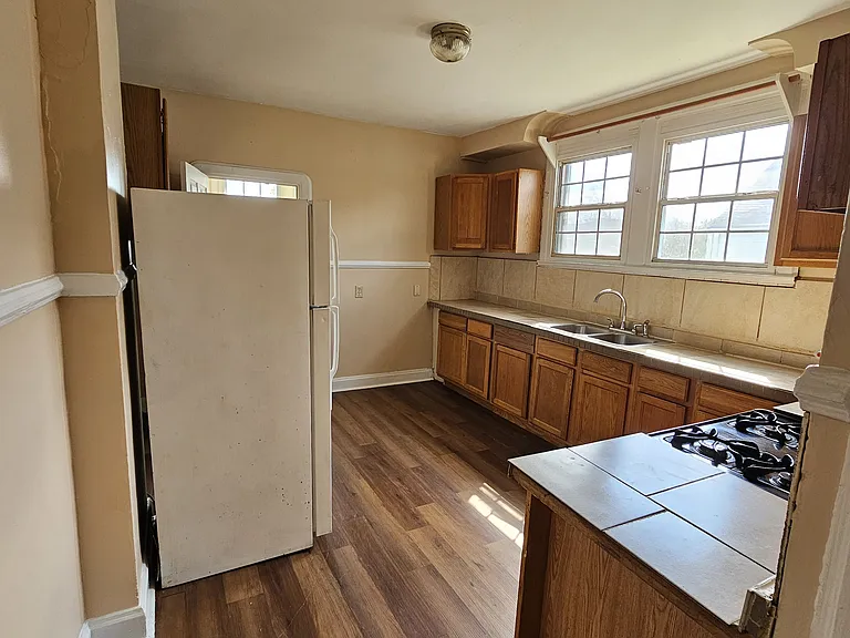 1941-43 Painters St #A — Photo 7