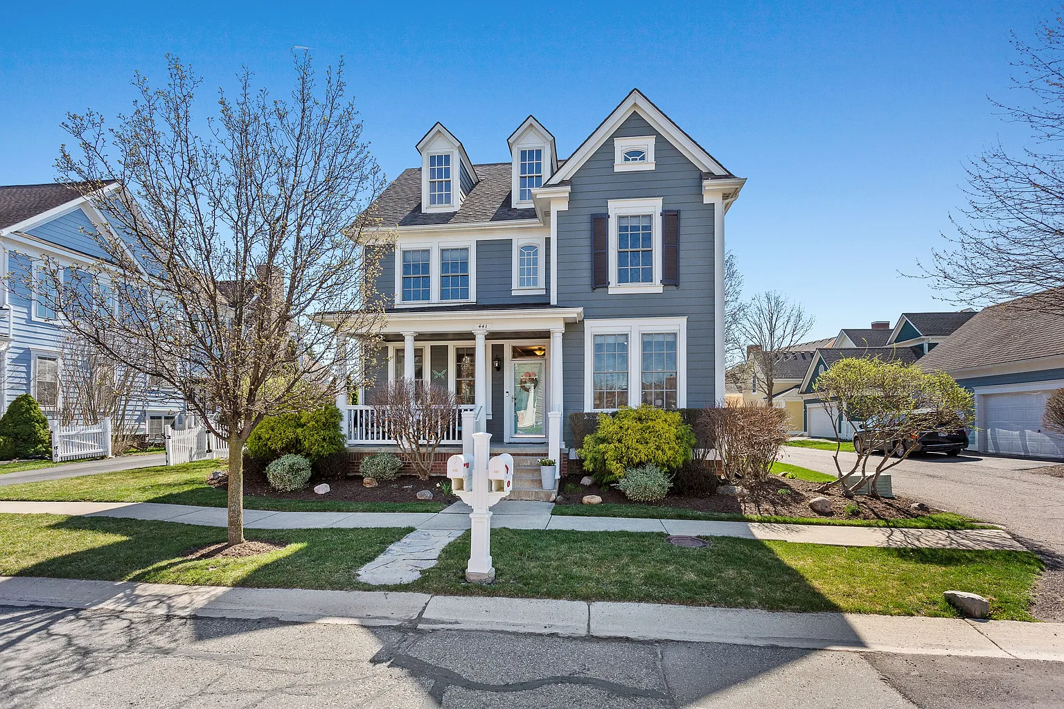 441 Roosevelt St photo 1