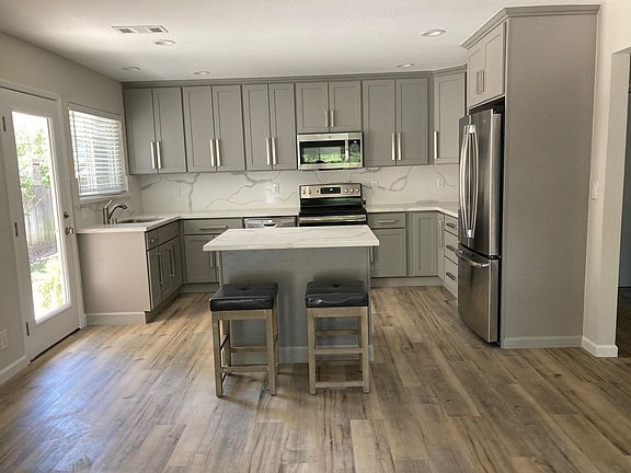 3rd image of 4422 Colombo Dr