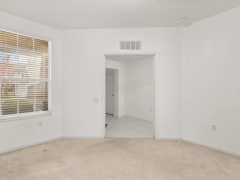 409 Hilgard Cv #106 — Photo 3