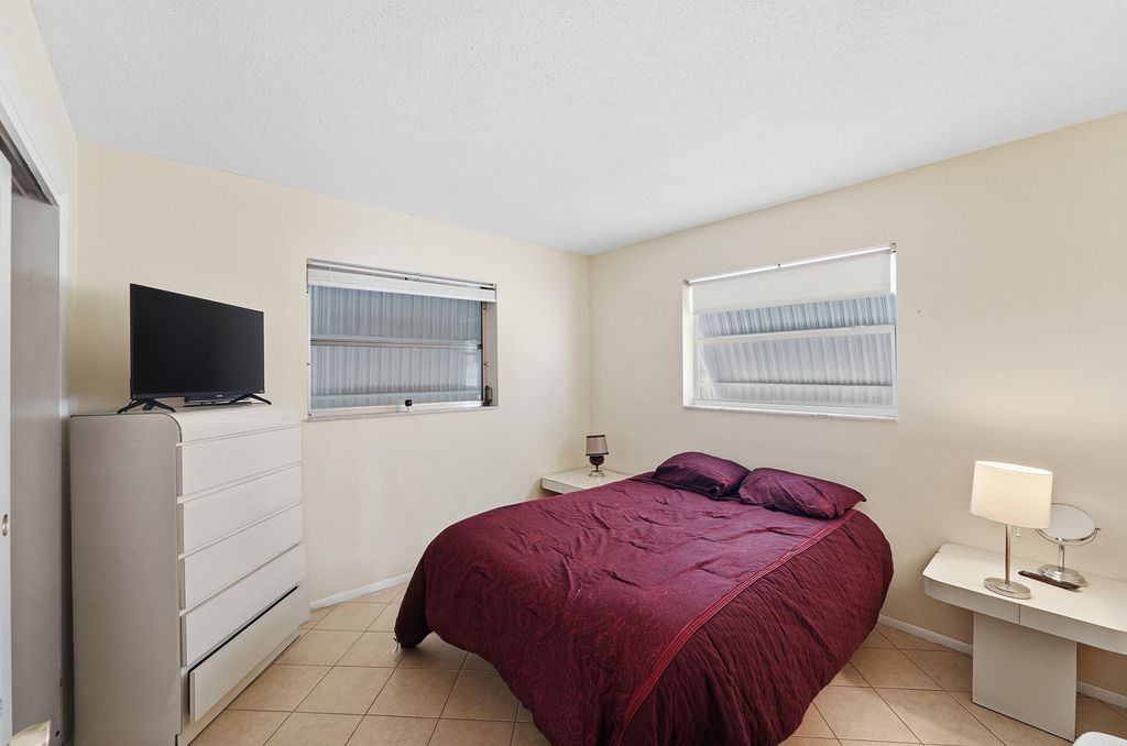 220 Leisure Blvd, photo 7