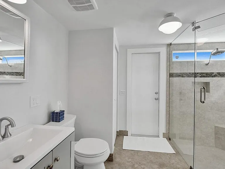 5581 NE 31st Ave — Photo 37