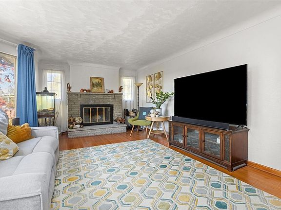 4th image of 357 Churchill Rd