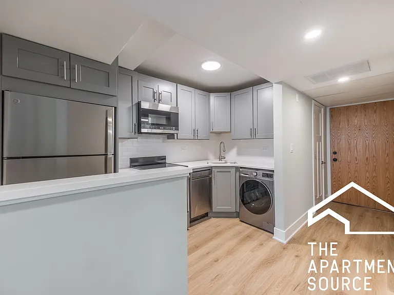 1214 N La Salle Dr #C5 — Photo 3
