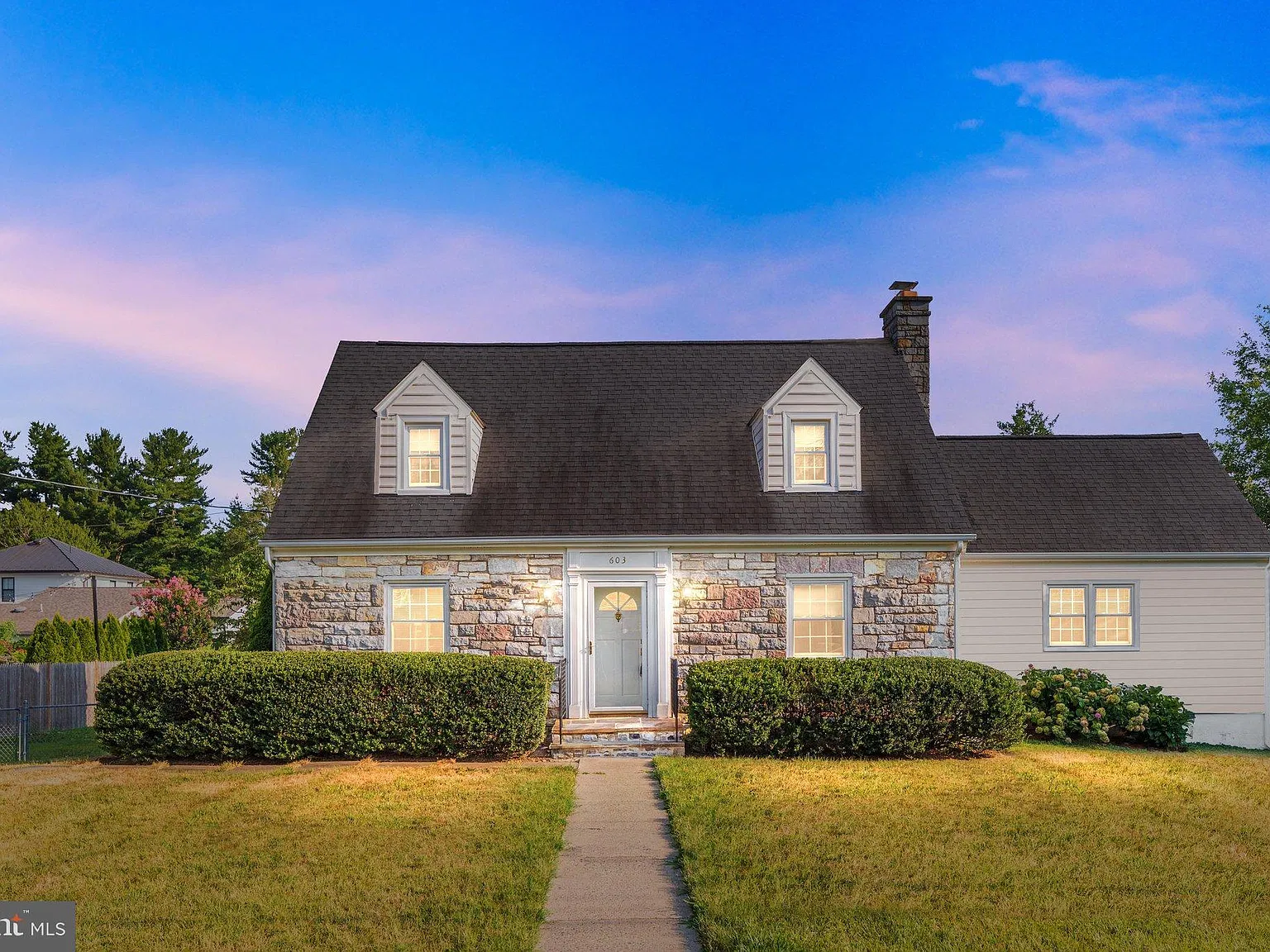 4 bed, 2.5 bath, 1964 sqft, $3,500 — Photo 1