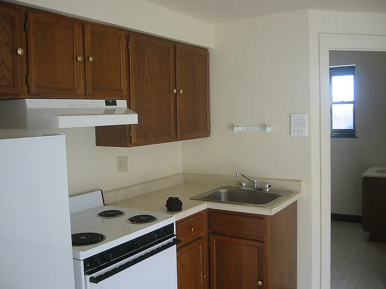 2900 Voelkel Ave #202 — Photo 2