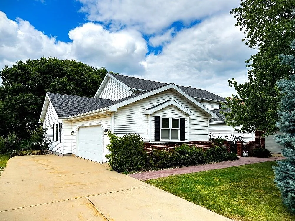 3 bed, 2.5 bath, 2200 sqft, $3,500 — Photo 1