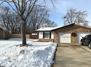 1410 Beverly Ln, Streamwood, IL 60107