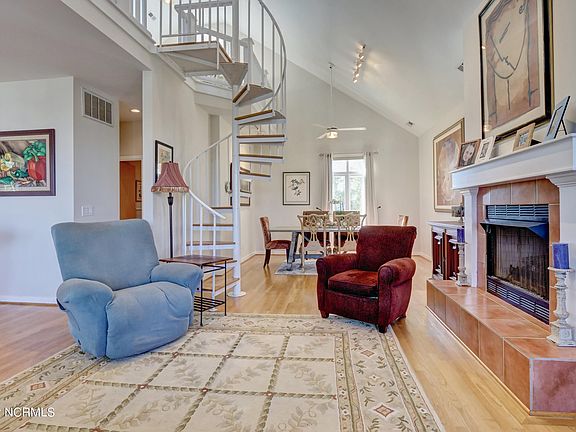4th image of 15 Myrtle Ct