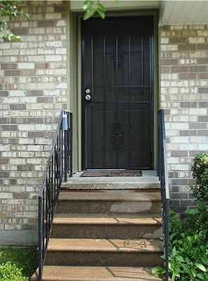 2nd image of 2817 Dove St
