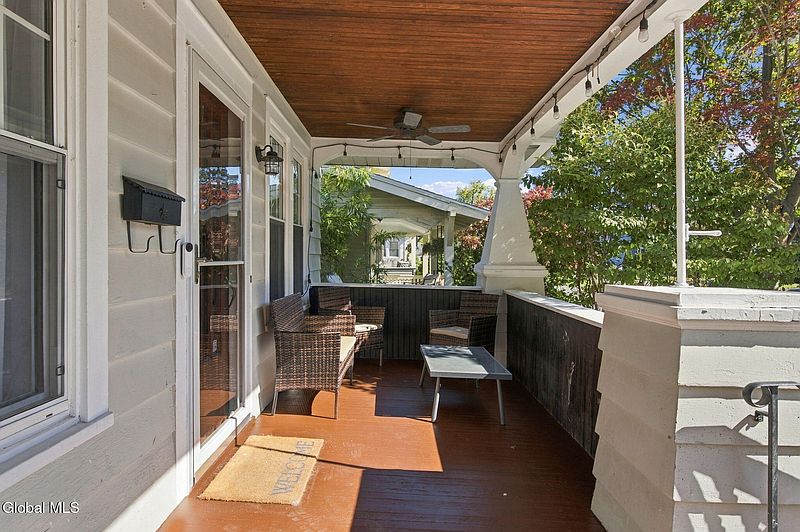 3rd image of 835 Pinewood Avenue