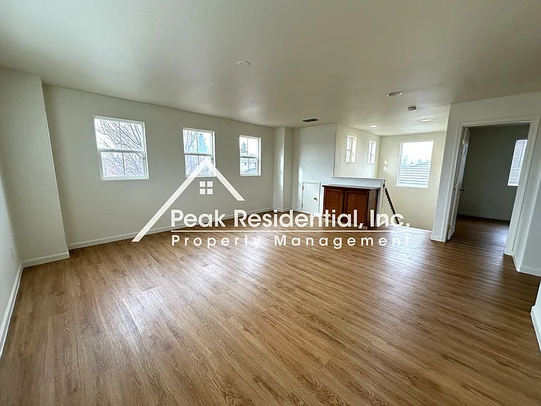 1811 Waterfall Dr — Photo 18