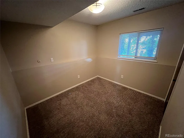 3835 Glenhurst St — Photo 11