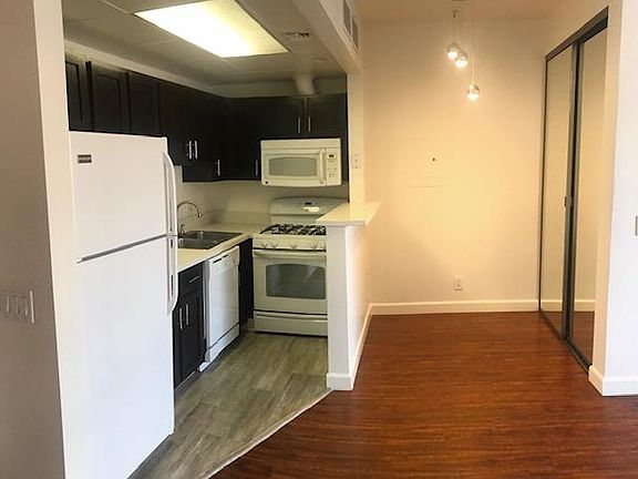 2nd image of 820 S Mansfield Ave #408