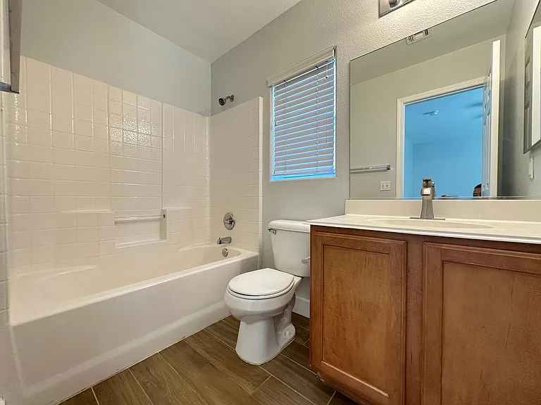 241 Crystal Rose Ct — Photo 14