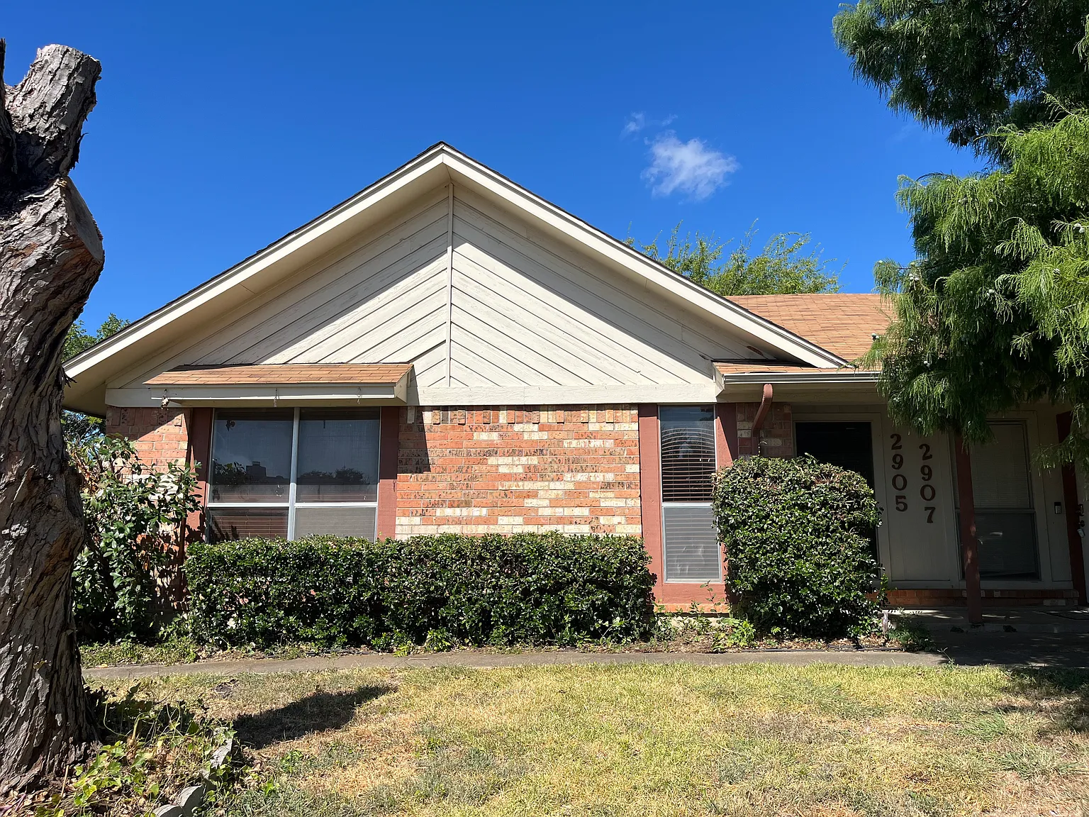 2905 Clover Ln — Photo 2