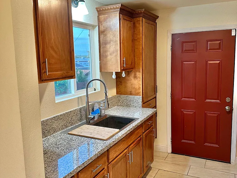 418 E St #2 — Photo 8