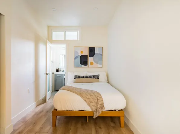 723 13th Ave E, Seattle, WA 98102