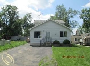 2897 Peerless Ave, Waterford, MI 48328