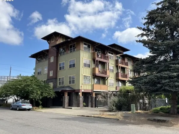 400 NE 100th Ave APT 208, Portland, OR 97220