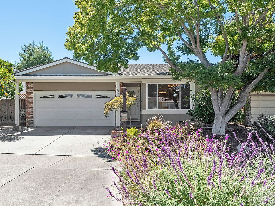 1st image of 1414 Courtyard Dr
