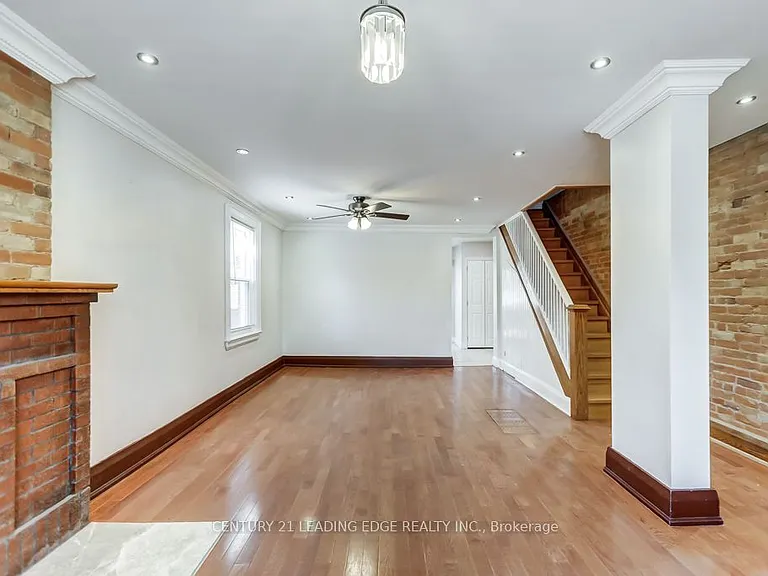 26 Grandville Ave — Photo 5