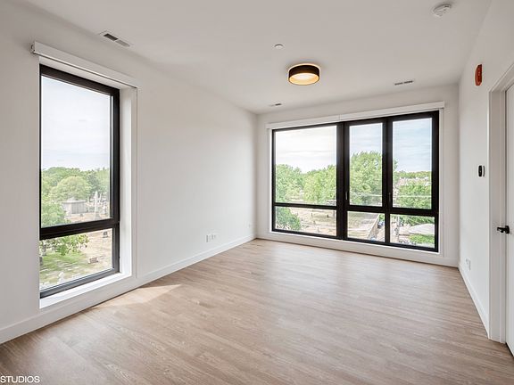 4th image of 1236 W Lawrence Ave #407