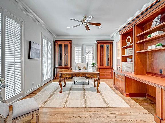 5th image of 1 W Broad Oaks Dr