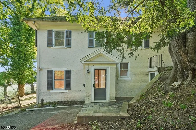 3 bed, 1.0 bath, $3,750 — Photo 1