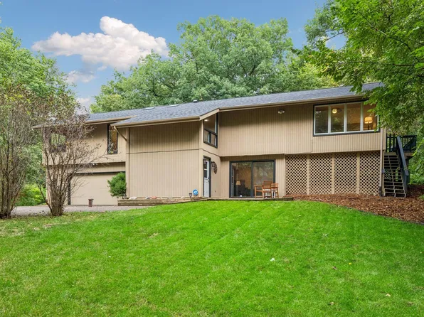 15 High Circle Way, North Oaks, MN 55127