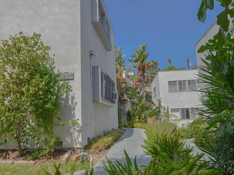 3837 Los Feliz Blvd #9 — Photo 18