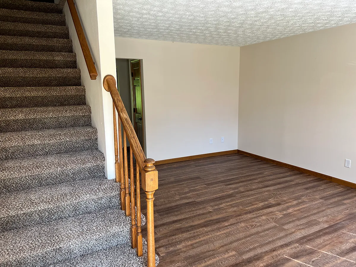 Building Photo - 709 Oak Trl
