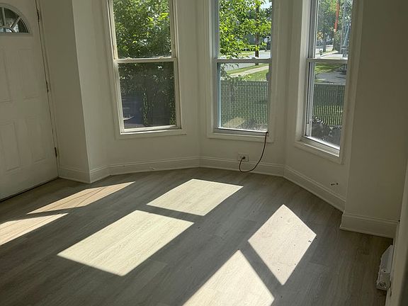 3rd image of 219 E Mulberry St #1